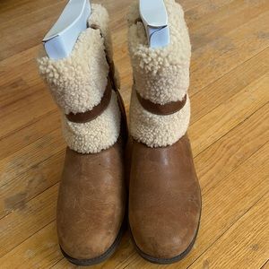 UGG Blayre II Women’s Boot Size 11 -Sheepskin & Leather, buckle, zipper
